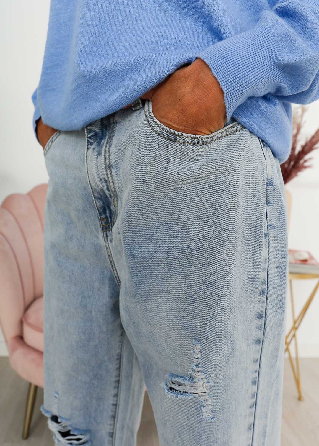RIPPED MOM FIT JEANS