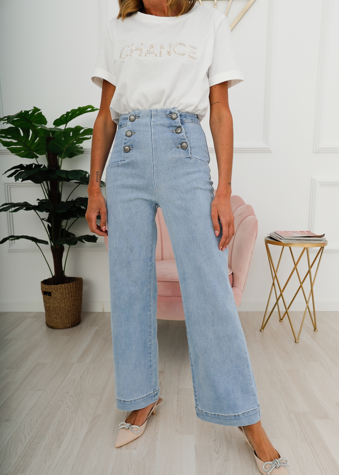 HIGH WAIST JEANS WITH BUTTONS