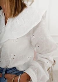EMBROIDERY WHITE BLOUSE
