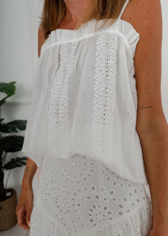 WHITE EMBROIDERED TOP
