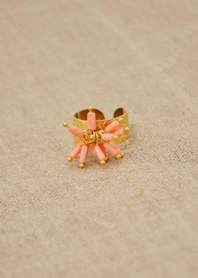 RING WITH CORAL BEADS