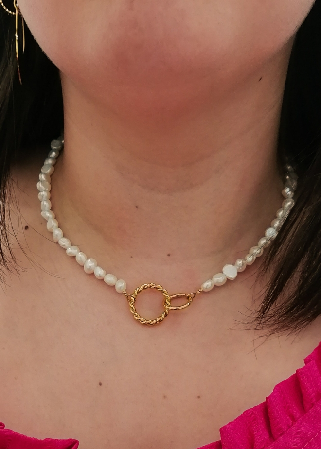 NECKLACE WITH PEARLS