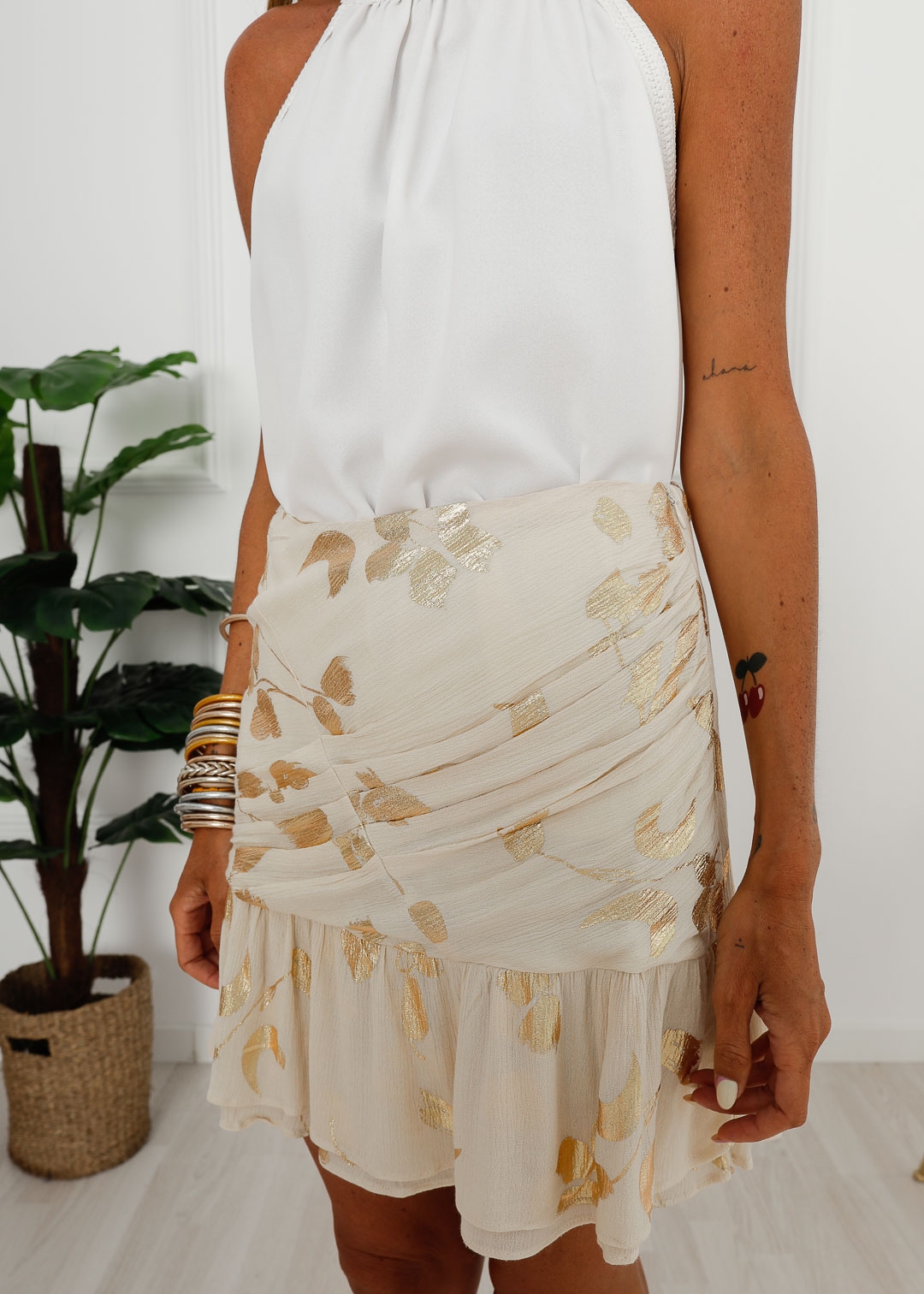BEIGE SKIRT WITH GOLD DETAILS