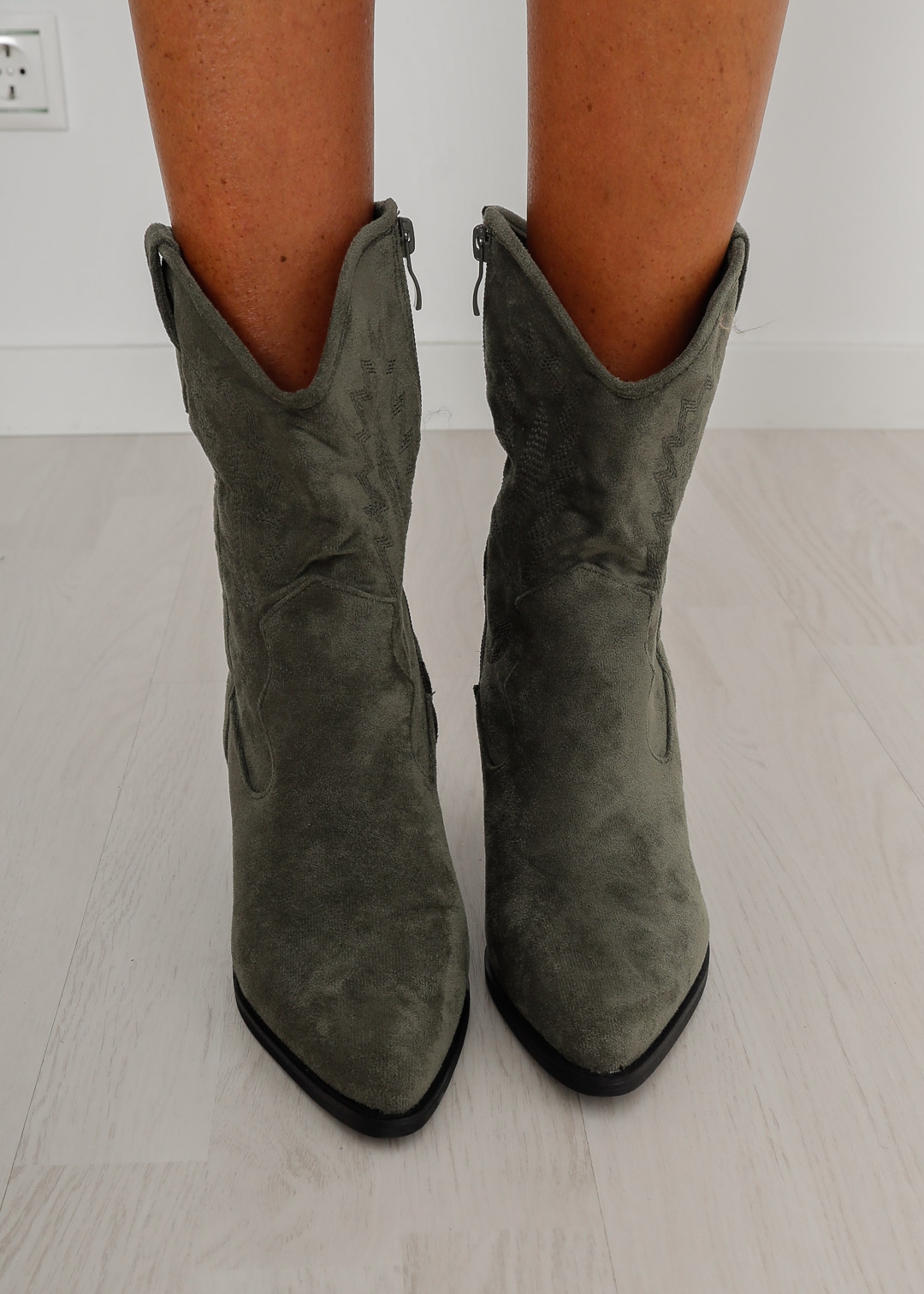 KHAKI COUNTRY BOOTS