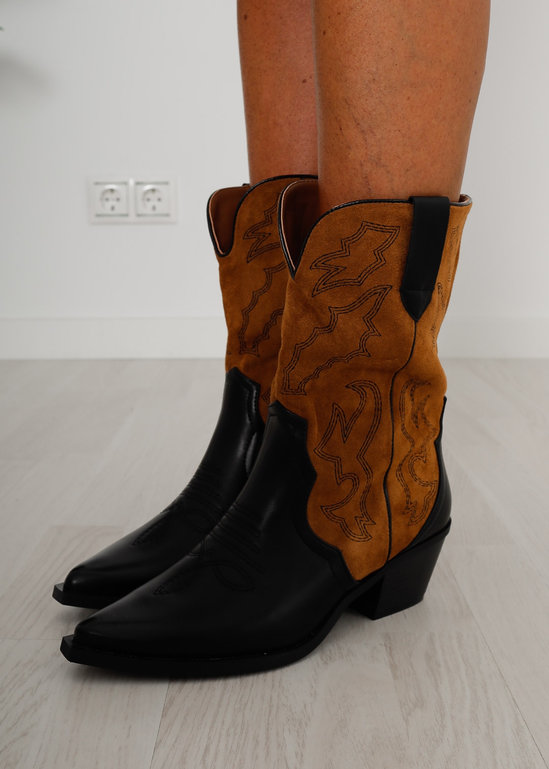BLACK & CAMEL BICOLOURED COUNTRY BOOTS