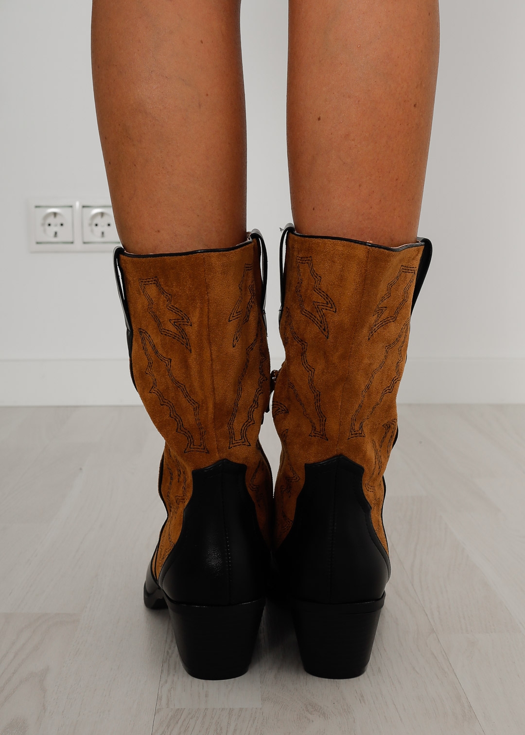 BLACK & CAMEL BICOLOURED COUNTRY BOOTS