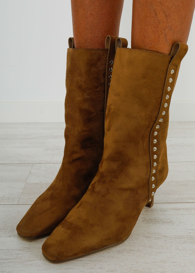 CAMEL ANKLE BOOTS WITH STUDS