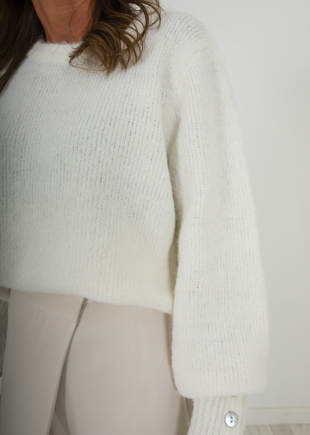 WHITE BUTTON SLEEVE SWEATER