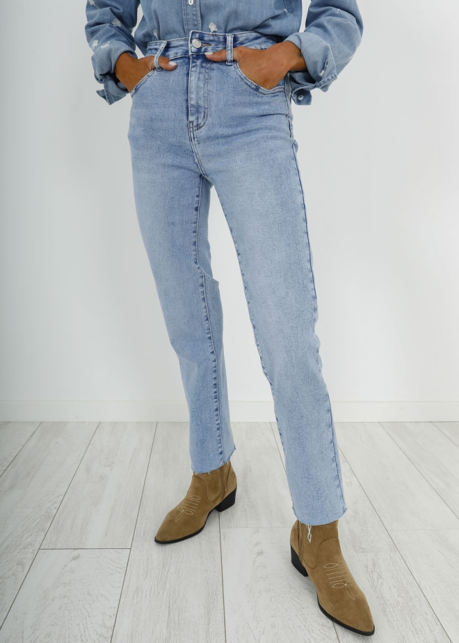 copy of BLACK STRAIGHT CROP JEANS