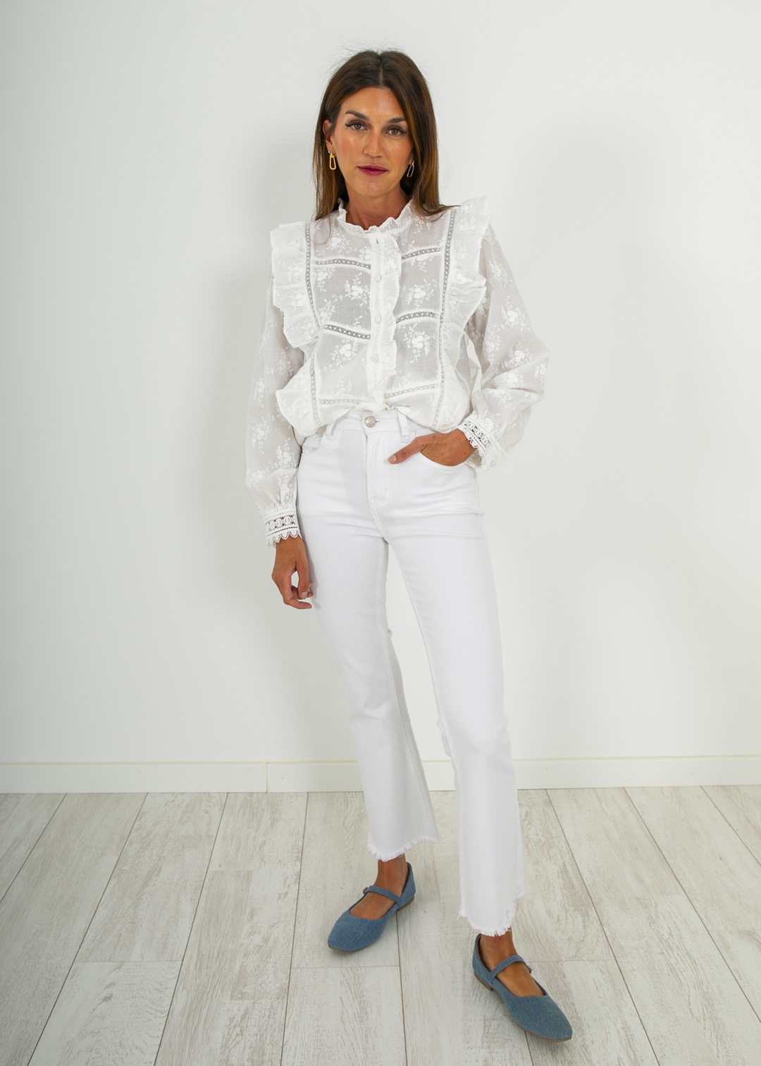 WHITE EMBROIDERED FLORAL SHIRT