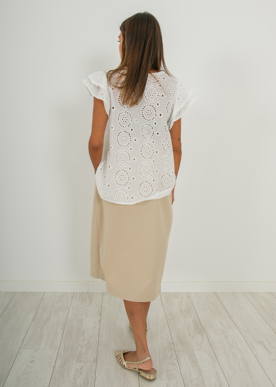 WHITE EMBROIDERED BLOUSE