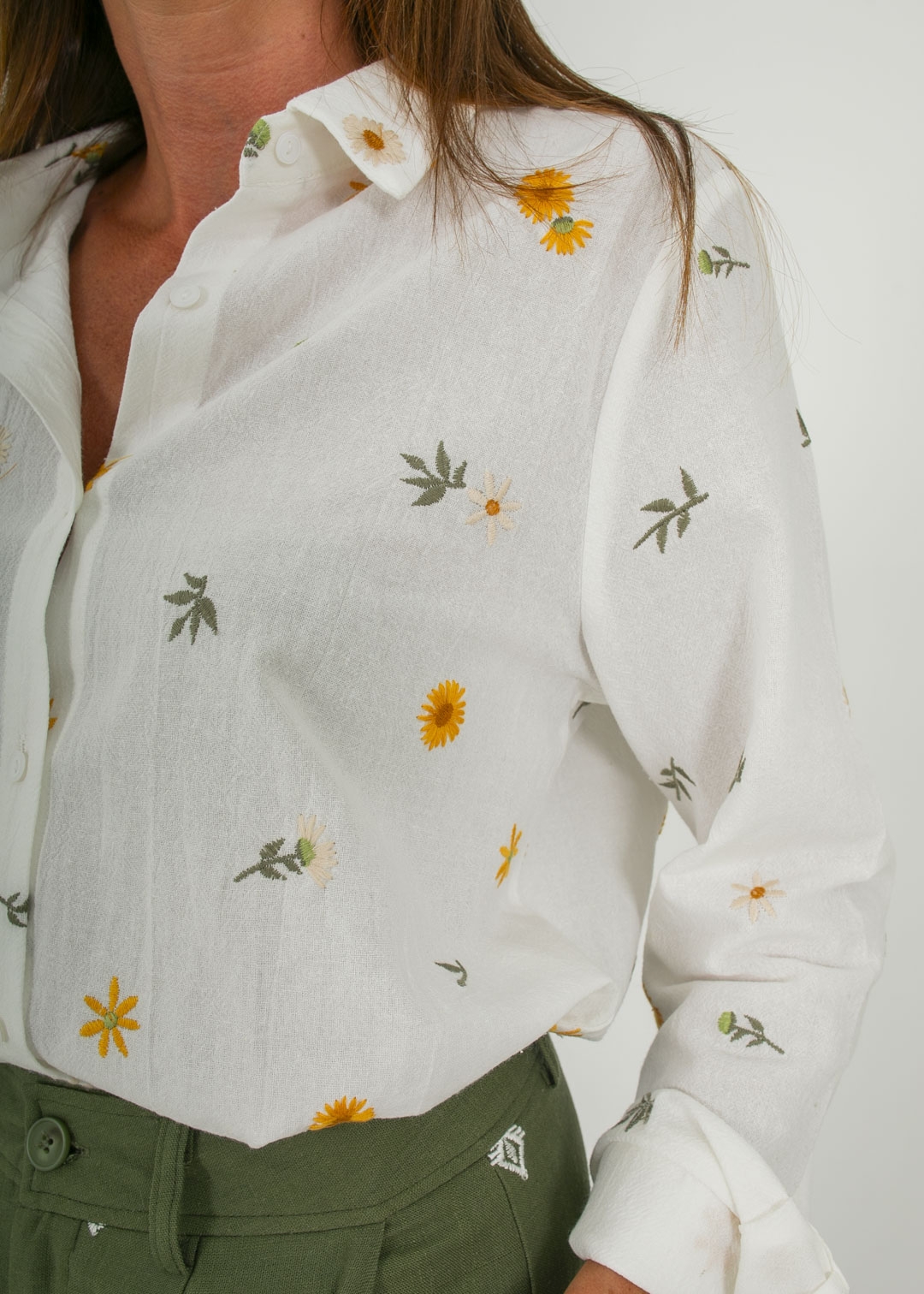 WHITE SUNFLOWERS EMBROIDERED SHIRT