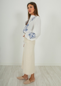WHITE SHIRT WITH BLUE EMBROIDERY