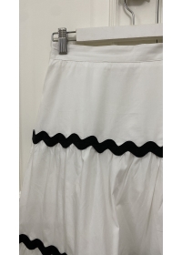 WHITE SKIRT WITH BLACK PIPING