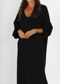 BLACK OVERSIZE KNITTED DRESS