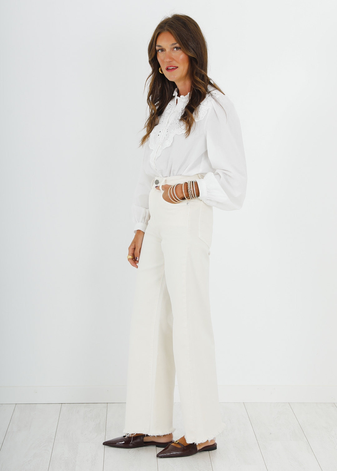 WHITE EMBROIDERED BLOUSE