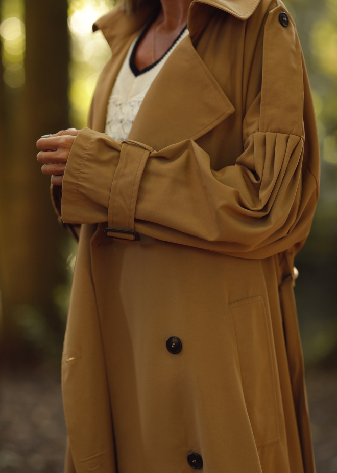 CAMEL TRENCH COAT WITH BELT